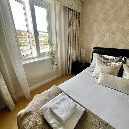 Majestic, Modern & Spacious Harbour-View Apartment With Parking Γουίτμπι Εξωτερικό φωτογραφία